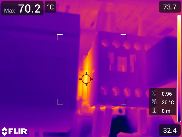 Wärmebild eines Schaltschranks mit erkennbarem Hot-Spot bei 70,2 °C
